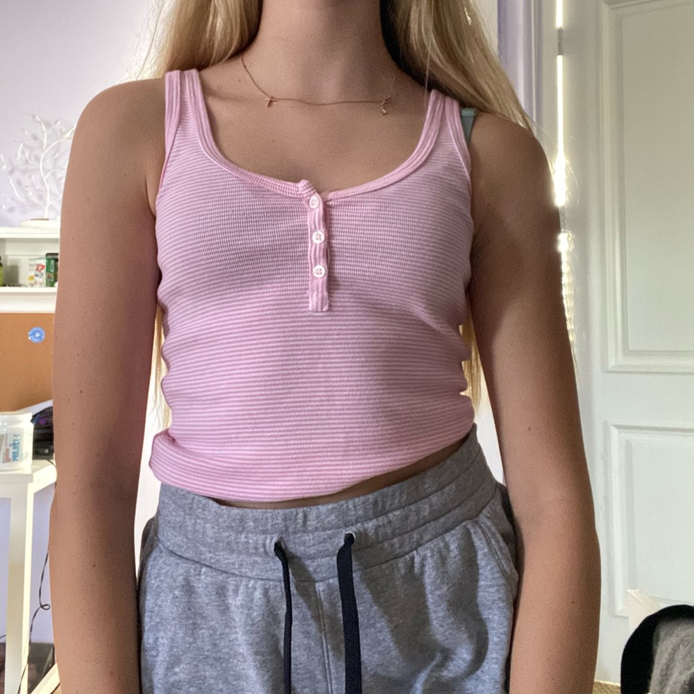 pink tank top